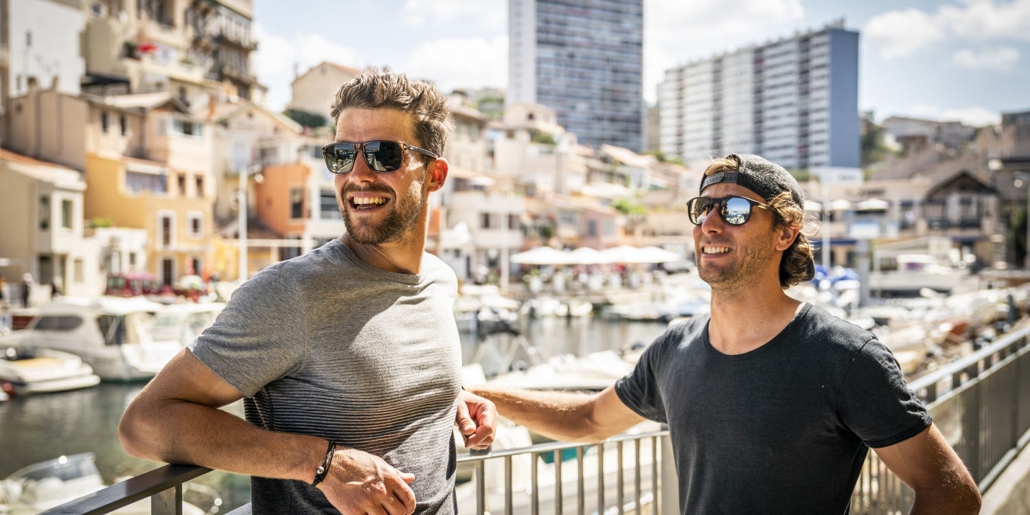 Sonnenbrille bei starker Helligkeit getragen